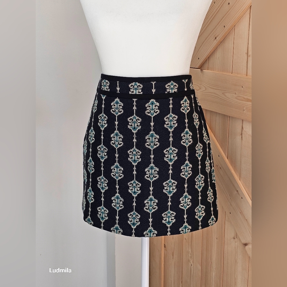 ZARA BASIC Size S Women's Dark Navy With Cross-stich like‎ Pattern Mini Skirt